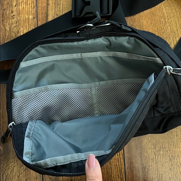 The North Face Black and Gray Roo Waist Pack - Picture 3 of 5